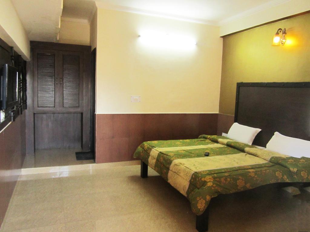 Hotel Chitra Heritage Haridwar Room photo