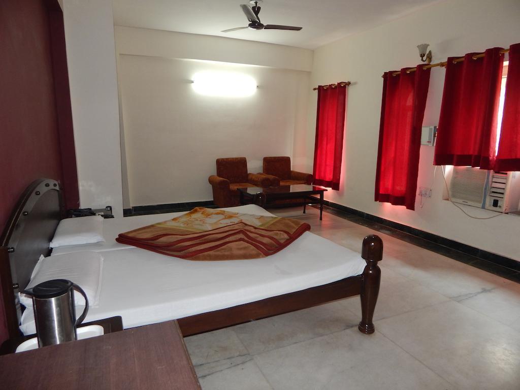Hotel Chitra Heritage Haridwar Room photo